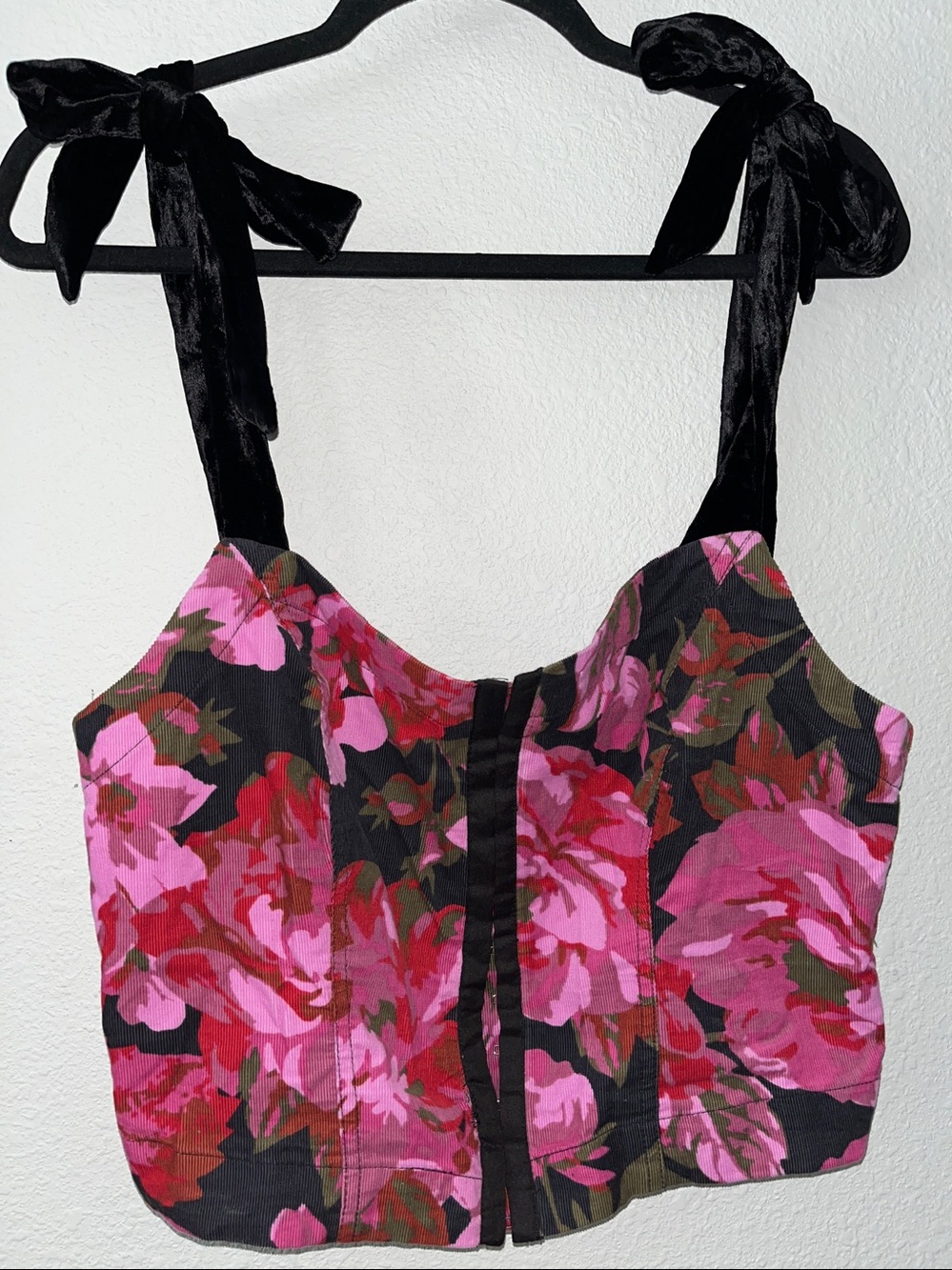 Free People Floral Tie-Shoulder Crop Top in Pink & Black
Sz L
